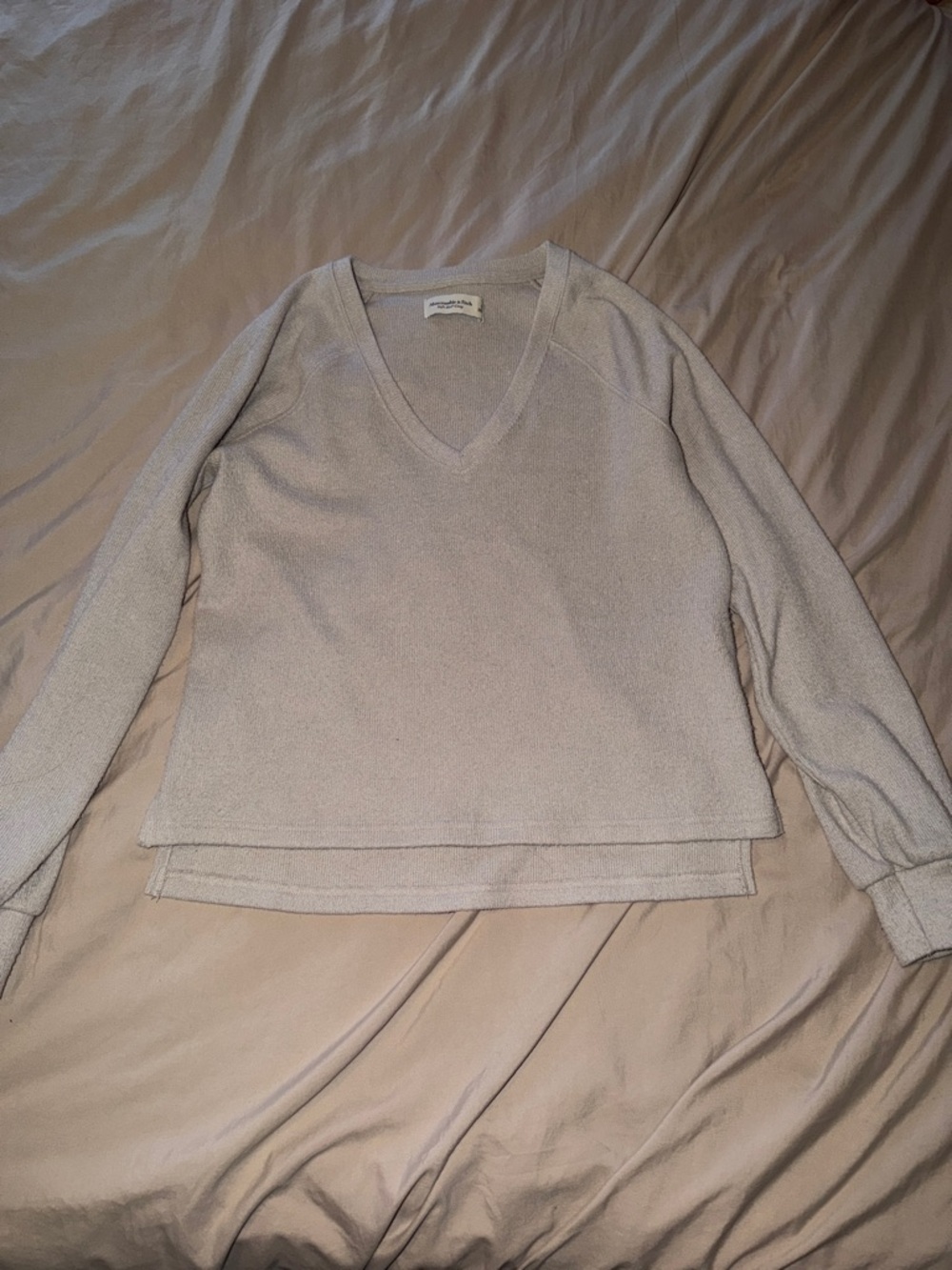 Abercrombie & Fitch Light Gray V-Neck Women’s Sweater